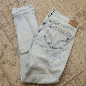 🌷2/$15 Hollister women's jeans. Size 9.